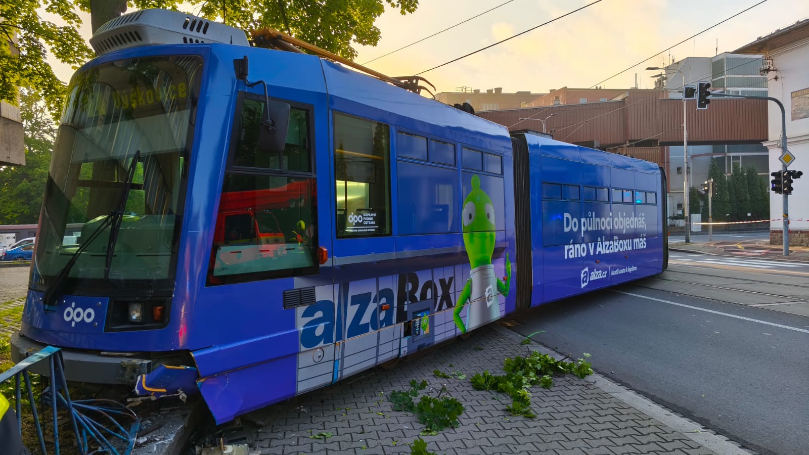 Vykolejení tramvaje v Ostravě. Zdroj: HZS MSK