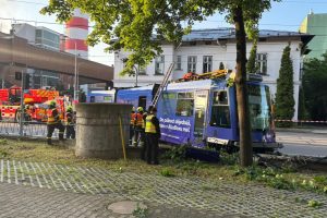 Vykolejení tramvaje v Ostravě.
Zdroj: HZS MSK
