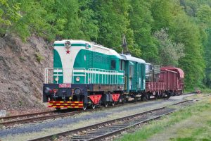 Speciální fotovlak v zastávce Loket předměstí na počátku letošní května.  Foto:  Jan Scharsmid / FB Sokolovská dopravní