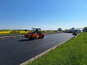 Na 11. kilometru dálnice D6 u Unhoště na Kladensku finišuje instalace vysokorychlostních vah. Foto: ŘSD