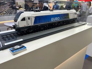 Nová lokomotiva Stadler DuFour. Foto: Stadler Rail
