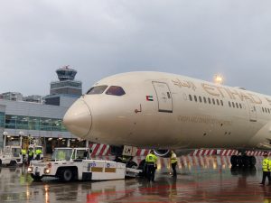 Boeing 787 Dreamliner aerolinek Etihad v Praze. Foto: Zdopravy.cz