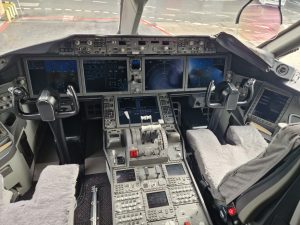 Kokpit dreamlineru Boeing 787 aerolinek Etihad. Foto: Zdopravy.cz