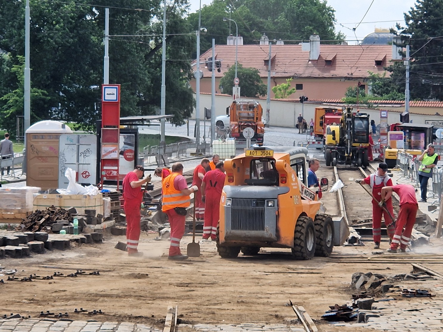 Oprava tramvajové tratě na pražském Klárově u metra Malostranská. Foto: Zdopravy.cz