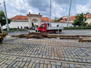 Oprava tramvajové tratě na pražském Klárově u metra Malostranská. Foto: Zdopravy.cz