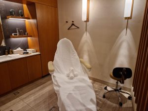 Masážní sesle ve SPA sekci lounge Etihad na letišti v Abú Dhabí. Foto: Zdopravy.cz