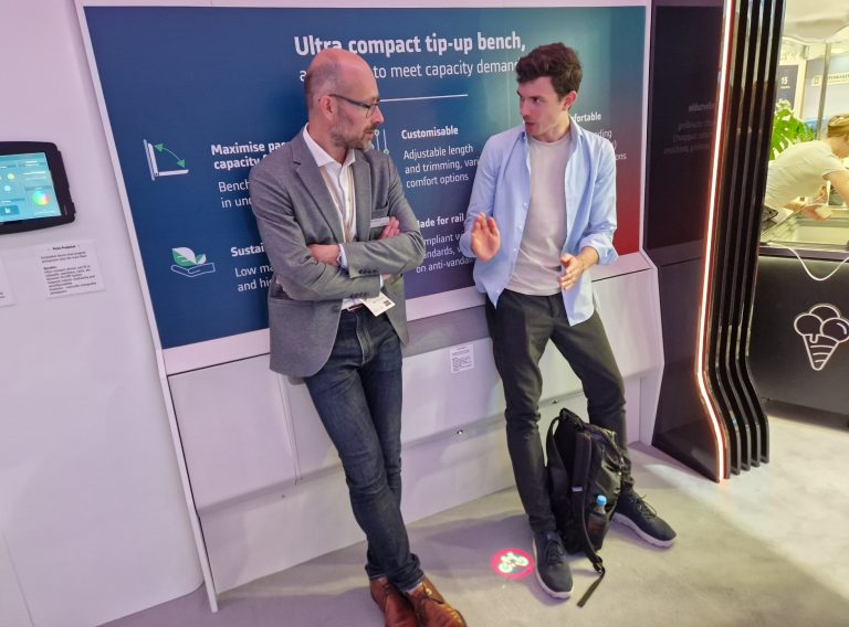Sklopná lavice pro nové vlaky metra Alstom. Foto: Zdopravy.cz / Jan Nevyhoštěný