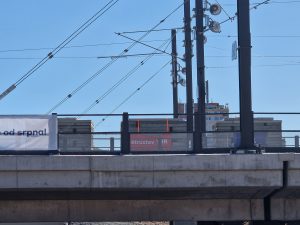 Zatěžovací testy na malé i velké estakádě u nádraží Praha Bubny. Foto: Zdopravy.cz, Jan Nevyhoštěný