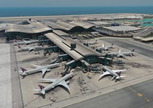 Letiště v Dauhá (Doha) s letadly Qatar Airways. 
Zdroj: Hamad International Airport