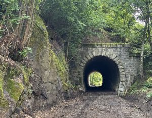 Práce na proměně trati Loket předměstí - Horní Slavkov na cyklostezku. Foto: Chládek & Tintěra Litoměřice