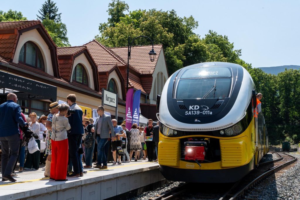 Obnovení železničního provozu do Karpacze. Foto: Facebook Paweł Gancarz