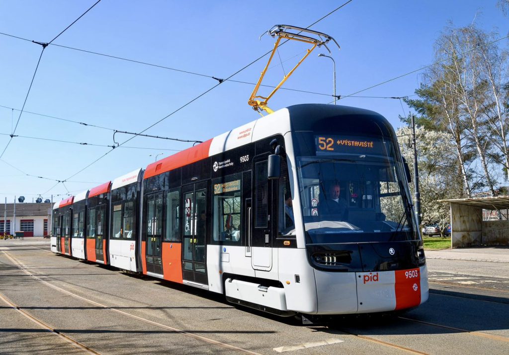 První vůz Škoda 52T během homologačních jízd v Praze. Foto: DPP -Václav Holič
