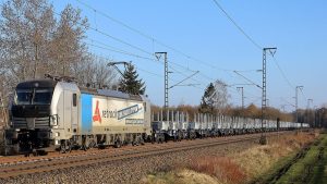 Lokomotiva Siemens Vectron v čele vlaku společnosti Retrack. Foto: VTG