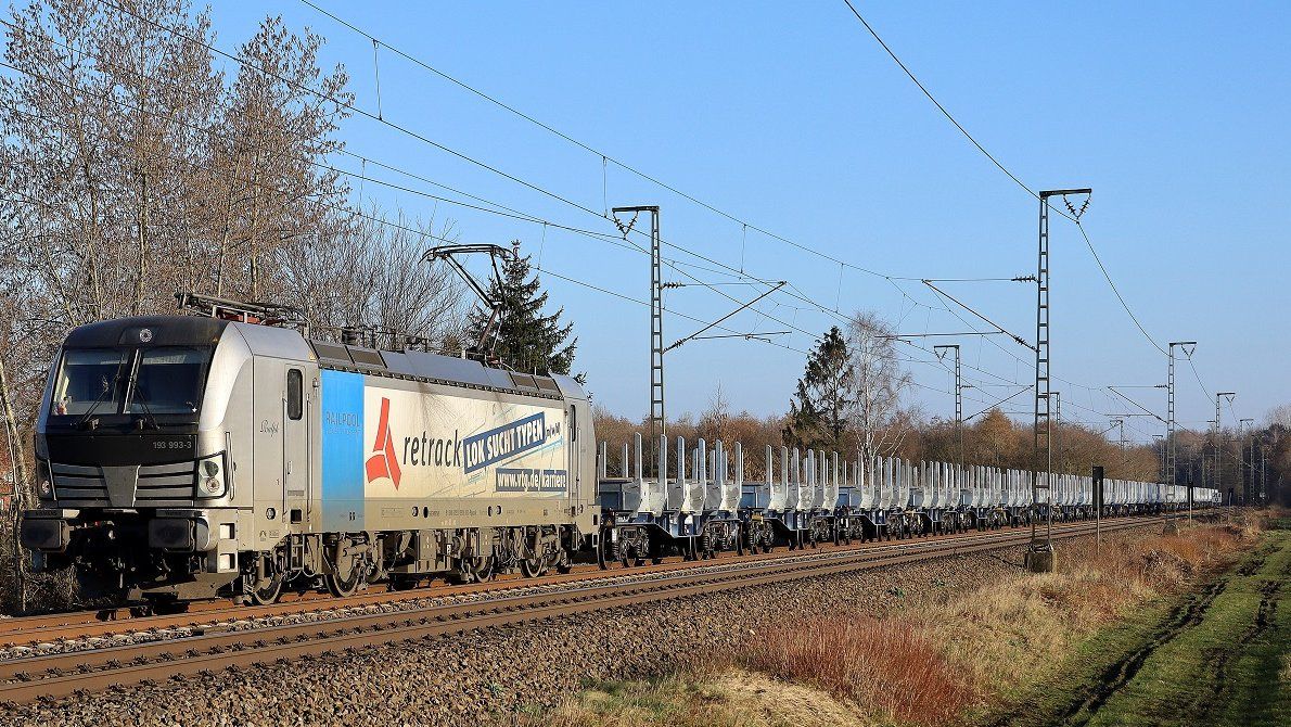Lokomotiva Siemens Vectron v čele vlaku společnosti Retrack. Foto: VTG