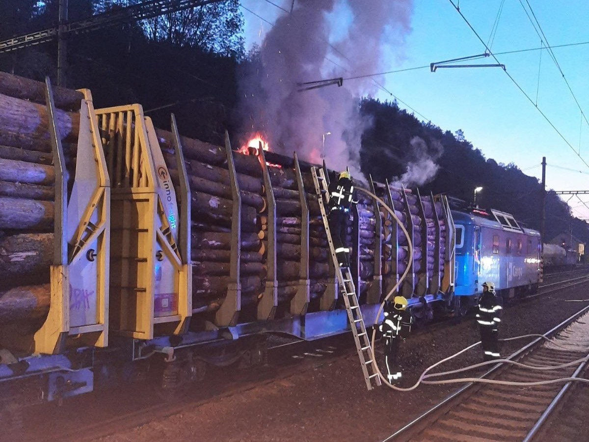 Požár nákladního vlaku v Ústí nad Orlicí. Zdroj: Hasiči SŽ