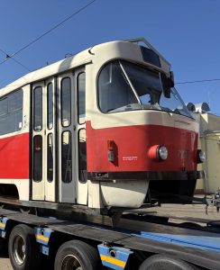 Převoz pražských tramvají do Brna. Foto: DPP