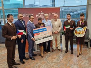 Přílet prvního letounu nové linky Etihad z Abú Dhabí do Prahy. Foto: Zdopravy.cz, Jan Nevyhoštěný