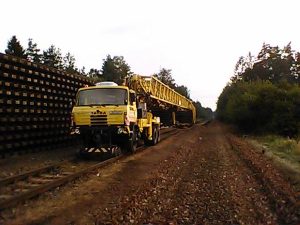 Snášení kolejí ve stanici Roudná, podzim 2022. Autor: Martin Vrut – Vlastní dílo, CC BY 3.0, https://commons.wikimedia.org/w/index.php?curid=125897899