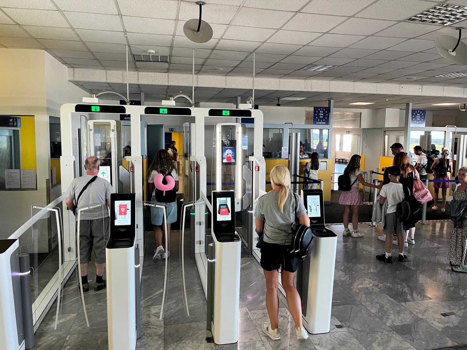 Ředitelství služby cizinecké policie zprovoznilo na Letišti Brno nový systém automatizované hraniční kontroly easyGo. Zdroj: Policie ČR