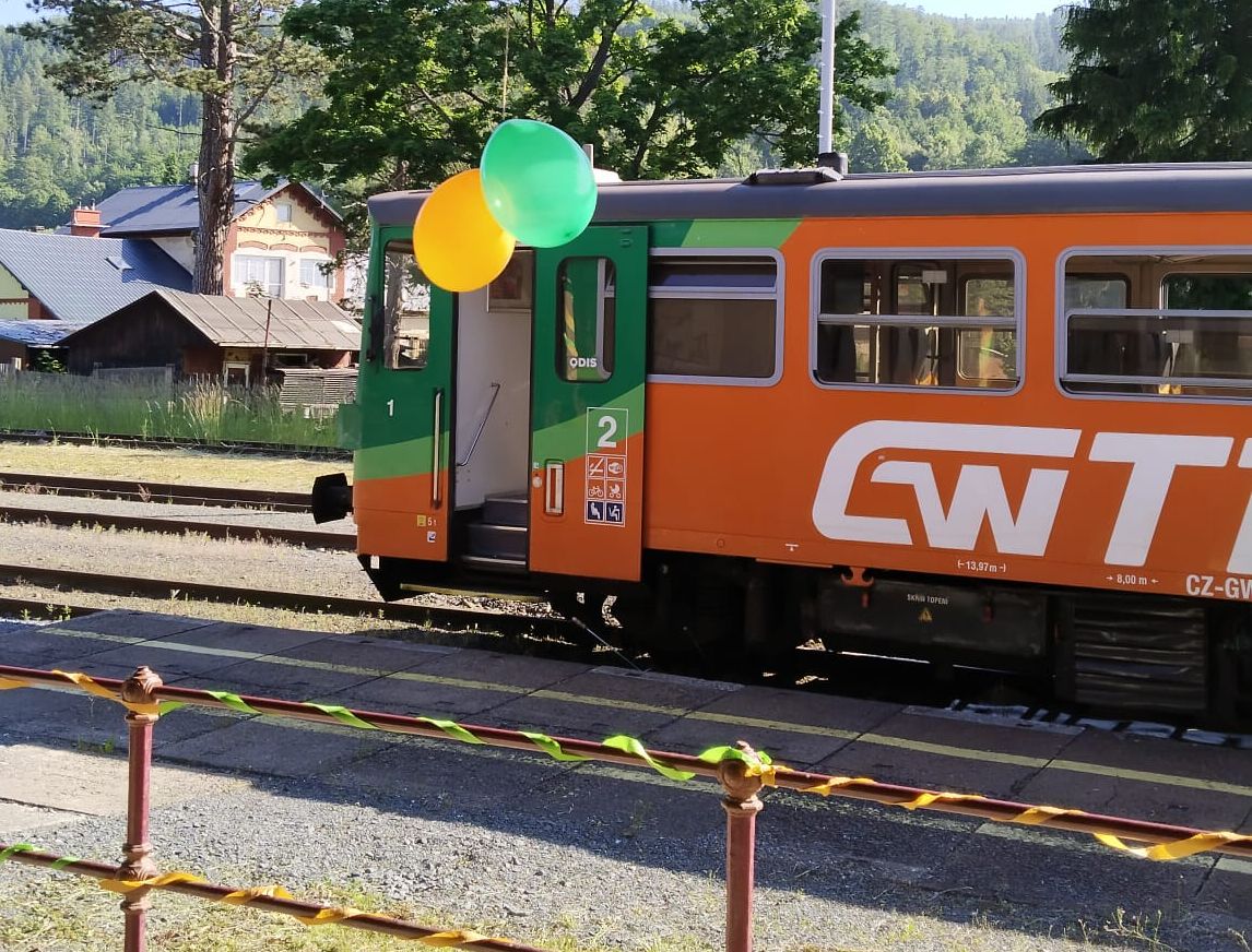Obnovení vlakového provozu do Vrbna p. P. (15. 6. 2025) bylo spojeno s oslavou Dne dětí. Autor: Jitka Štěrbová