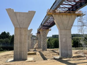 Estakáda Zdíky na stavbě D3 (červen 2025). Autor: Zdopravy.cz/Jan Šindelář