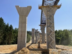 Estakáda Zdíky na stavbě D3 (červen 2025). Autor: Zdopravy.cz/Jan Šindelář