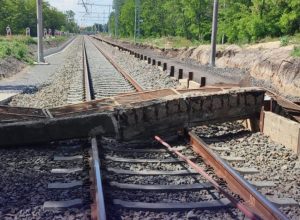 Pád mostu na trať Kúty - Bratislava. Foto: ŽSR
