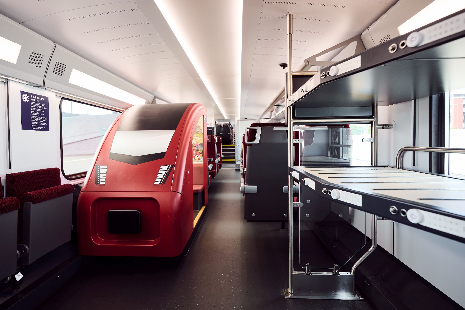 Zóna pro rodiny v jednotce Stadler KISS (railjet). Foto: Mark Knopp / ÖBB