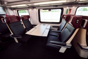 1. třída v jednotce Stadler KISS (railjet) pro ÖBB. Foto: Mark Knopp / ÖBB