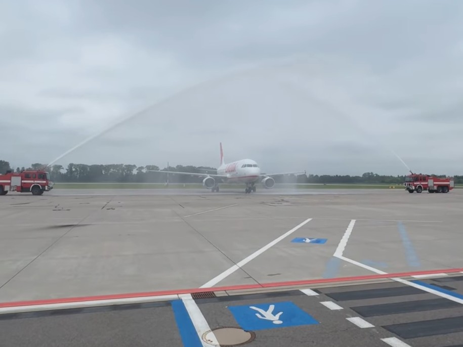 Slavobrána na prvním letu Mallorca - Pardubice. Zdroj: Letiště Pardubice