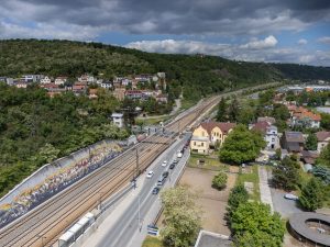 Stávající přejezd ve Velké Chuchli. Foto: Správa železnic