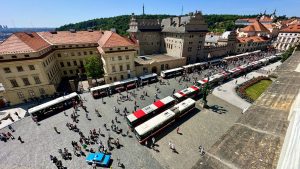 Historický průvod autobusů ke 100 letům provozu v Praze. Foto: DPP / Daniel Šabík