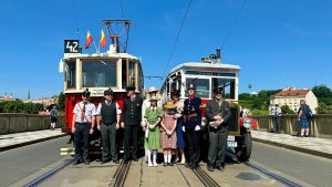 Historický průvod autobusů ke 100 letům provozu v Praze. Foto: DPP / Daniel Šabík