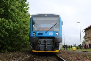 Motorový vůz Stadler RS1 v Jindřichovicích pod Smrkem. Foto: Fotky ze železnice / Mapy.com