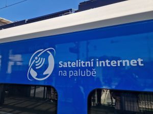Anténa satelitního internetu Starlink na jednotce InterPanter. Foto: Zdopravy.cz