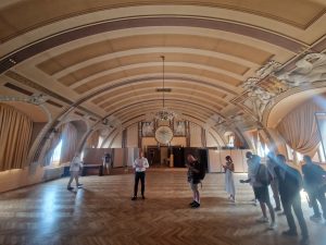 Kulturní sál jižního křídla Fantovy budovy, který zanikne a bude propojen s halou pod ním. Foto: Zdopravy.cz