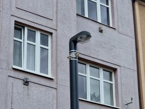 Trolejbusové stožáry v Zelené ulici. Foto: Zdopravy.cz