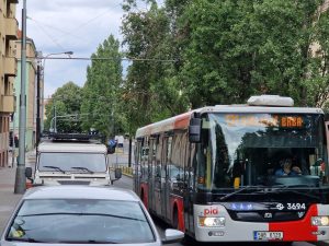 Trolejbusové stožáry v Zelené ulici. Foto: Zdopravy.cz