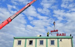 Zahájení likvidace buňkoviště na libereckém autobusovém nádraží. Foto: Jan Mikulička / Liberecký kraj