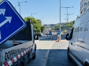 Odklonění magistrály kvůli výstavbě nové tramvajvé trati Muzeum. Foto: DPP