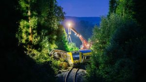 Vyprošťování vykolejeného vlaku u Riedlingenu. Foto: Thomas Niedermüller / Deutsche Bahn