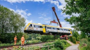 Vyprošťování vykolejeného vlaku u Riedlingenu. Foto: Thomas Niedermüller / Deutsche Bahn