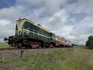 Vlak společnosti Die Länderbahn na bochovské lokálce. Pramen: Die Länderbahn