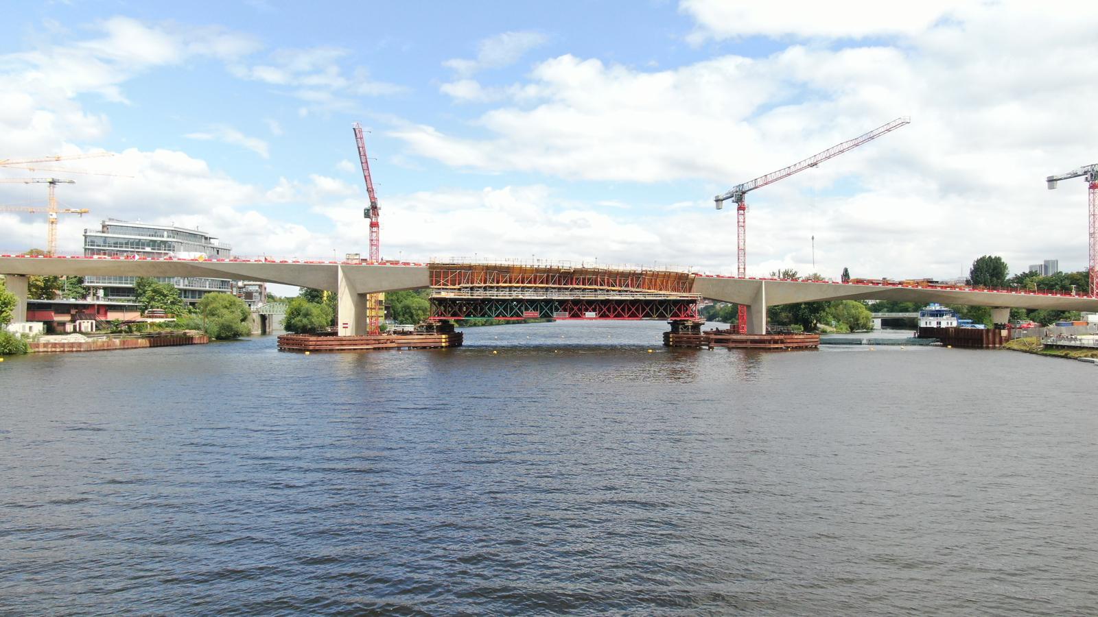 Dvorecký most (stav výstavby v červenci 2025). Foto: Metrostav