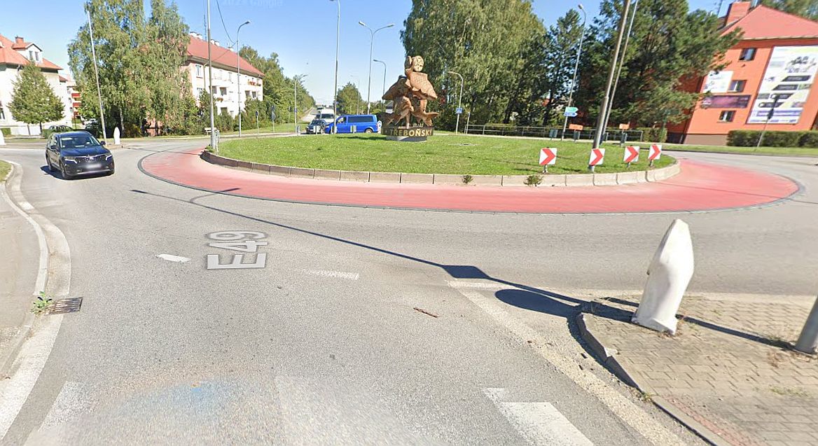 I/34, Třeboň, křižovatka u kaprů. Pramen: Google Maps