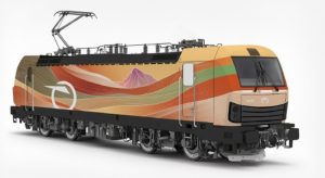Lokomotiva Siemens Vectron s polepem odkazujícím na vrchol Kriváň. Zdroj: ZSSK