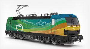 Lokomotiva Siemens Vectron s polepem odkazujícím na vrchol Lomnický štít. Zdroj: ZSSK
