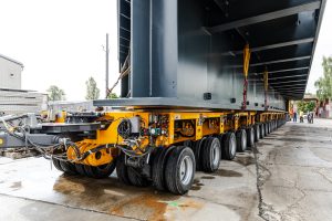 Transport poloviny konstrukce železničního mostu určené pro přemostění Nádražní ulice. Metrostav DIZ