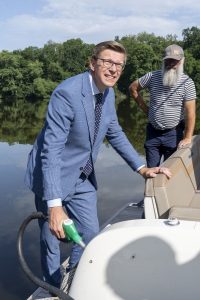 Čerpací stanice pro lodě v Roudnici nad Labem. Pramen: ŘVC