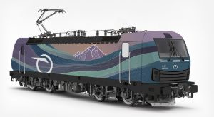 Lokomotiva Siemens Vectron s polepem odkazujícím na vrchol Velký Rozsutec. Zdroj: ZSSK